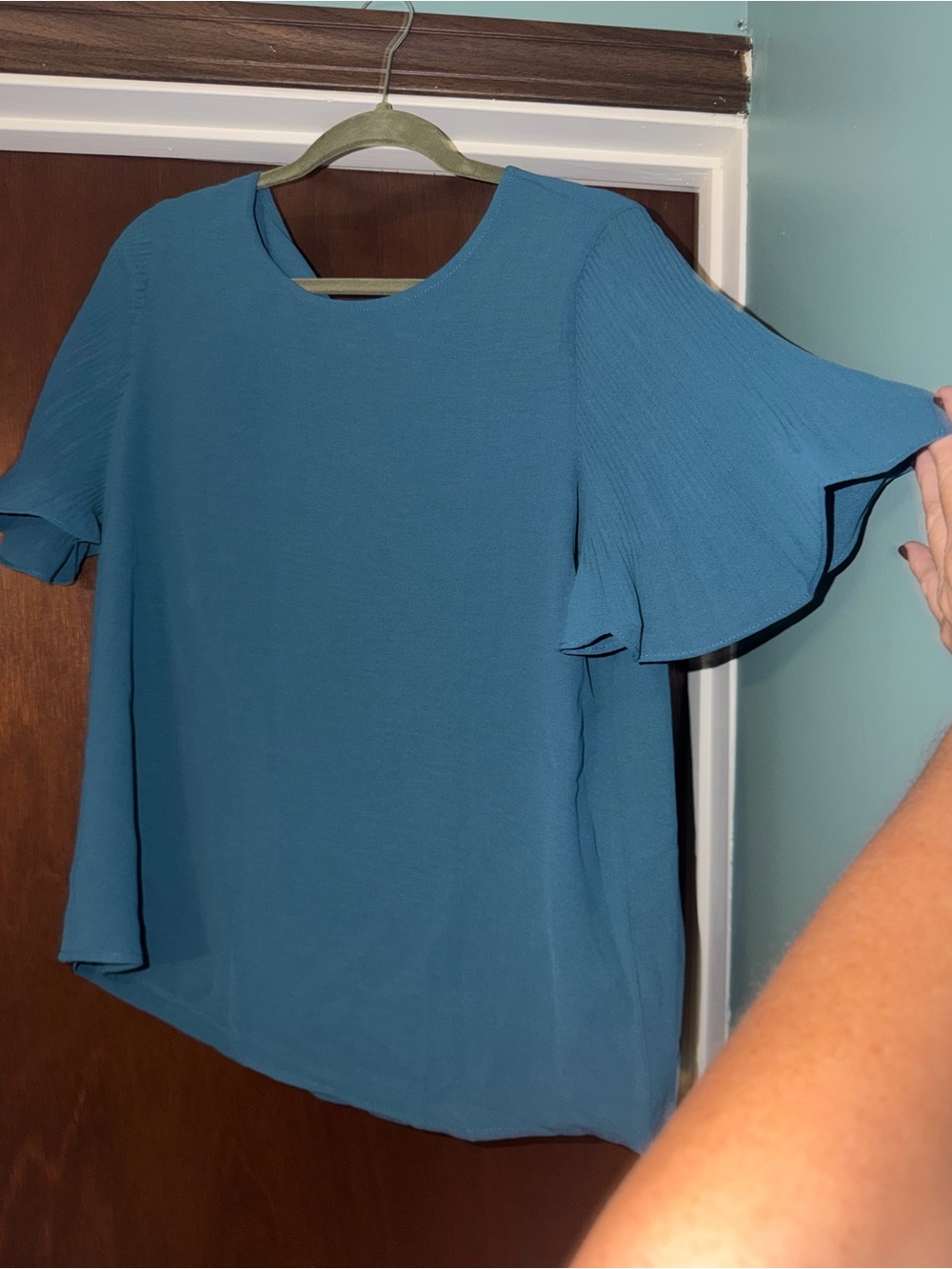 LARGE. NWOT. Blue Flutter Sleeve Women’s Top. MUST BE BUNDLED